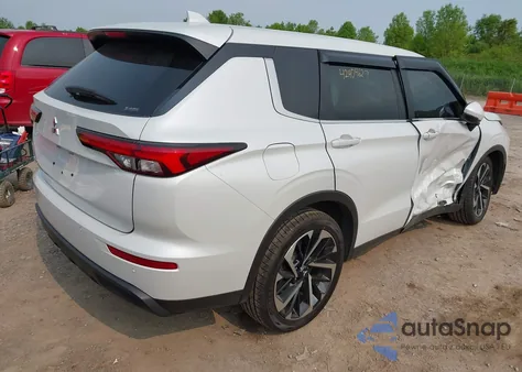2022 Mitsubishi Outlander Es 2.5 S-Awc z USA, uszkodzony, nr VIN JA4J4TA85NZ029750